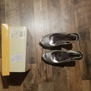 Michaelangelo silver platform heels size 10